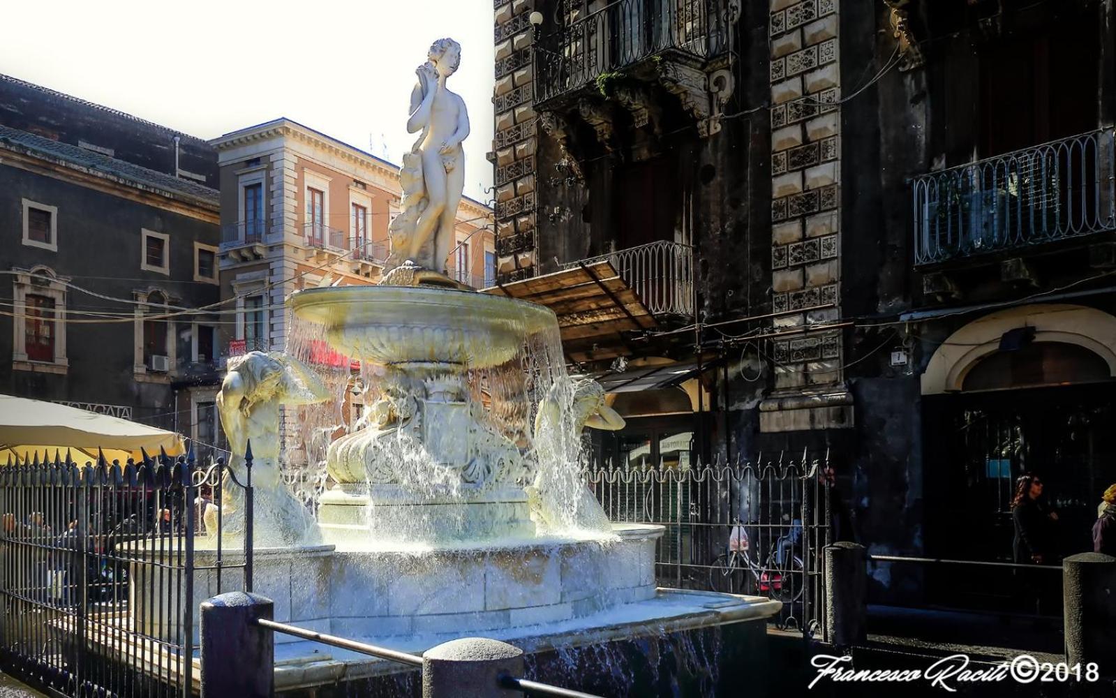 Elegante Matrimoniale Clemente House Catania Centro Hotell Eksteriør bilde
